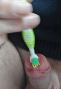 Jerking Off with A TOOTHBRUSH (77 photos)